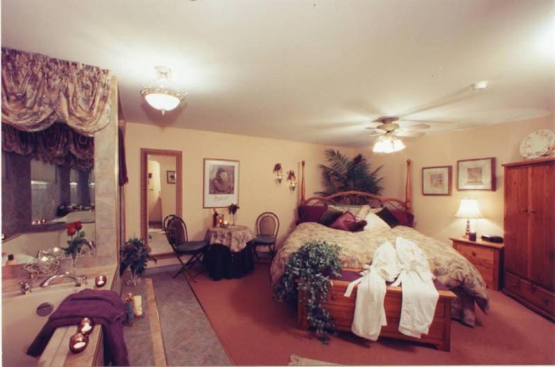 A Vista Villa Couples Retreat Κελόουνα  Δωμάτιο φωτογραφία